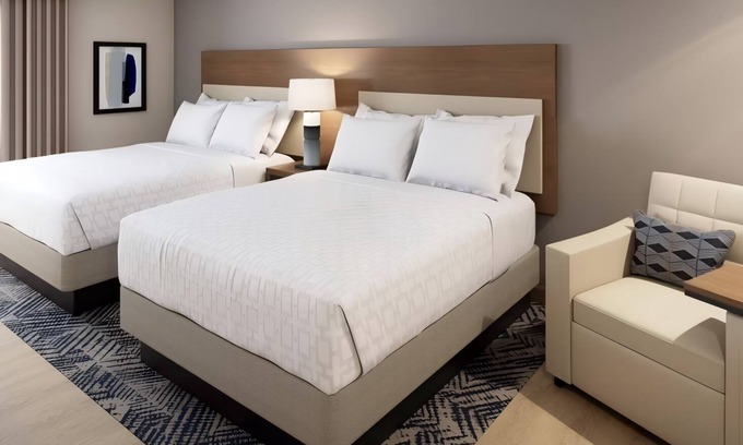 Macomb Hotel | Spacious Suite with Full Kitchen Near Macomb Center for the Performing Arts