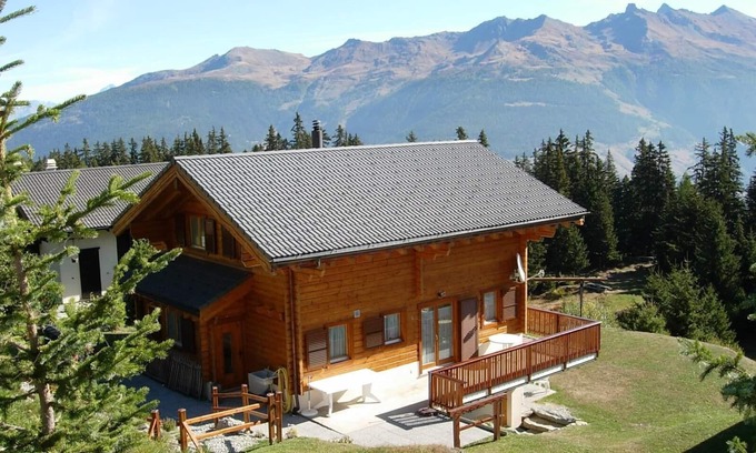 Vex Ski Chalet | Spacious, sunny chalet in a quiet spot