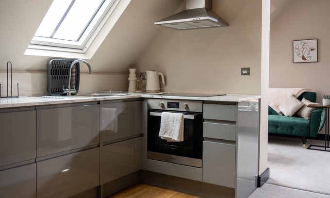 Wallasey Apartment | Spacious Top Floor 2 Bedroom Waterfront Apartment