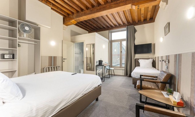 Historical Center Bruges Hotel | Spacious Triple Room in Historic Bruges.