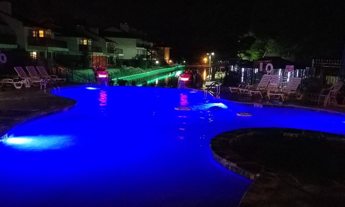 Lake Hamilton Condo | SPACIOUS & updated on Lk Hamilton- Family fun, gated, FREE kayaks, pool, & MORE