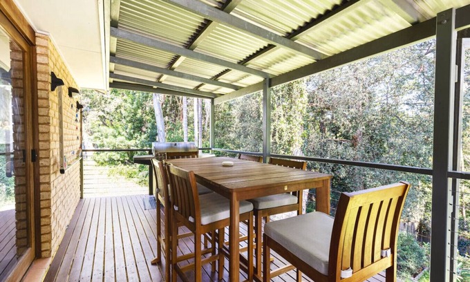 Erina Heights House | Spacious Upper-Level Retreat | 7 Mins to Beach