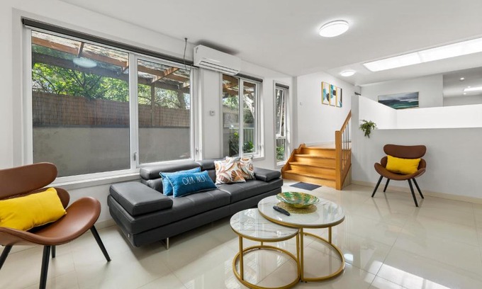 Canterbury House | Spacious Villa Holiday Staycation in Canterbury East of Melbourne