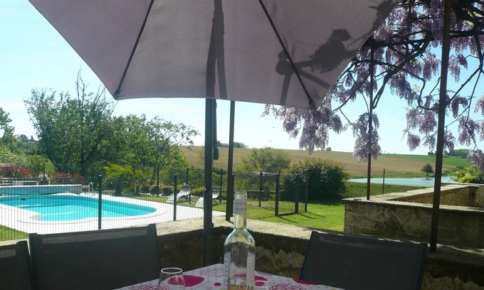 Montirat Villa | SPACIOUS VILLA WITH HEATED SWIMMING POOL