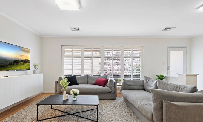 Brighton Apartment | Spaciously Chic 2-Bed In Prime Location