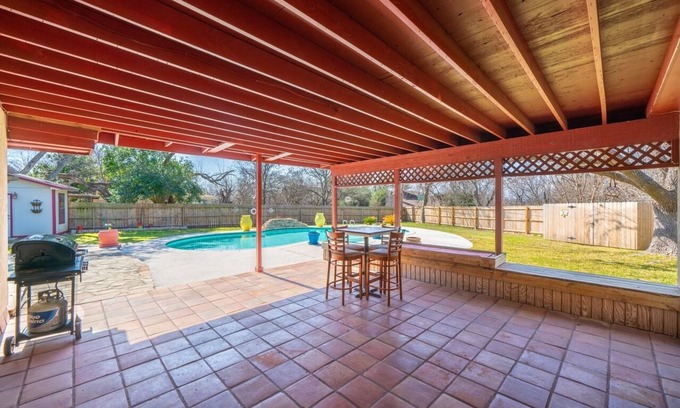 Leon Valley Villa | Spanish Style Villa - Near Downtown - Heart of Beautiful Leon Valley