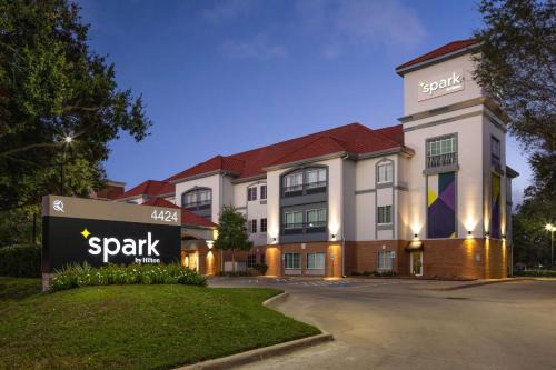 Barker Hotel | Spark by Hilton Houston West Clay Road
