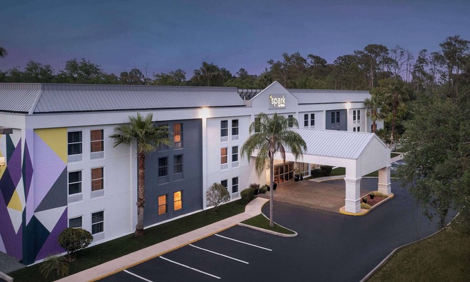 Tampa Hotel | Spark by Hilton Tampa Brandon