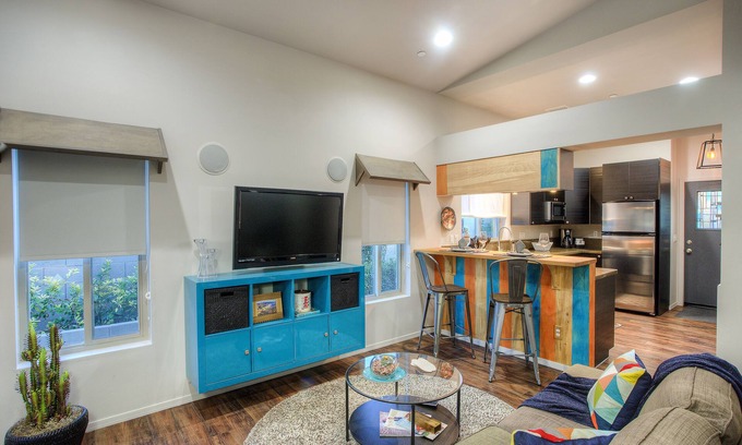 Southwest Village House | SPARKLING CLEAN-CANAL Walking/Running/Biking to Baseball, Downtown Events & Mo