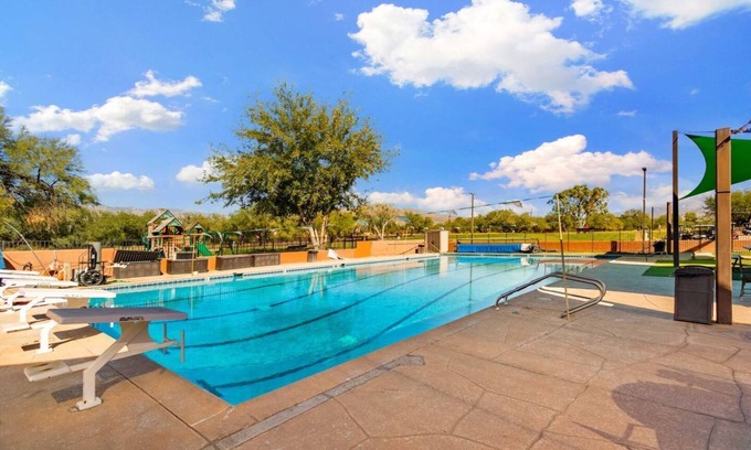 Tanque Verde Villa | SPECIAL Country Club Getaway/Gemshow /Cycling /Golf
