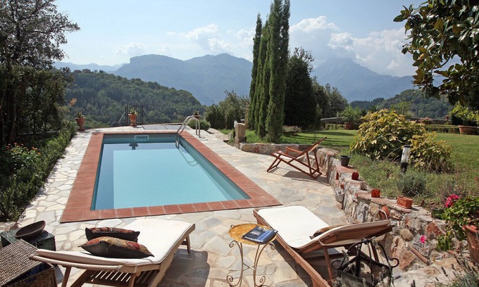 Coreglia Antelminelli House | Special 17century villa, fabulous garden, view, private pool, walk to restaurant
