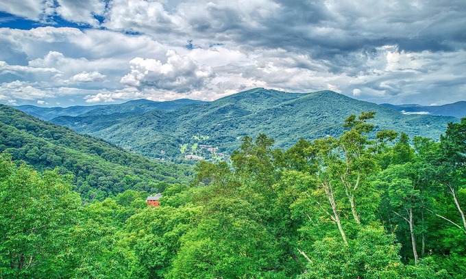 Waynesville House | SPECIAL RATE FOR SEPTEMBER: SAME RATE AS LOW SEASON!