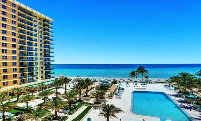 Hollywood South Central Beach Apartment | SPECTACULAR BEACH FRONT RESORT on 5 ACRES. Workspace. Park Free. Near Hospitals