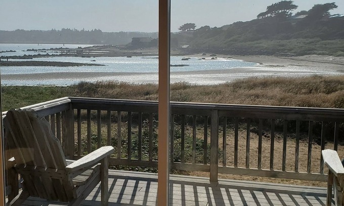 Bandon House | Spectacular Jetty Home with Ocean Views