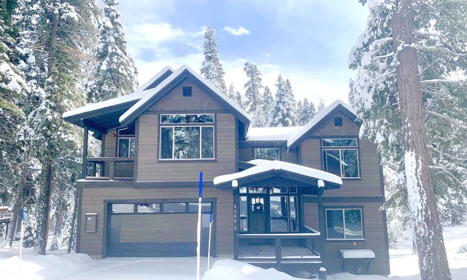 Kingswood Estates House | Spectacular New House Near Lake Tahoe with Private Forested Views - "Rivendell"