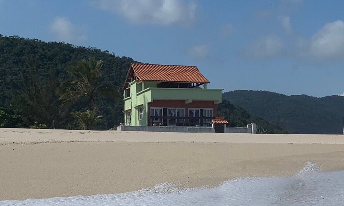 Itaipuacu Villa | Spectacular ocean front property on a quiet beach one hour from Rio with pool