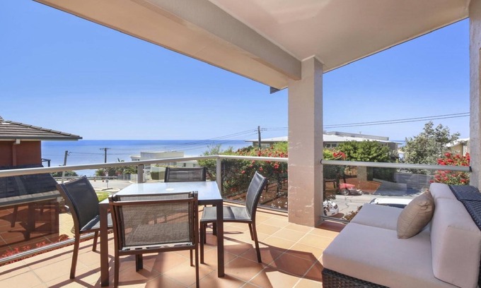 Terrigal House | SPECTACULAR OCEAN SUNRISE | Accom Holidays