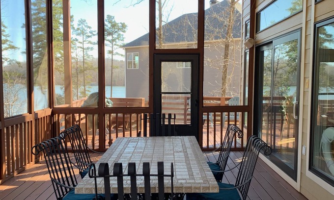 Gainesville House | Spectacular Views and Deep Water!