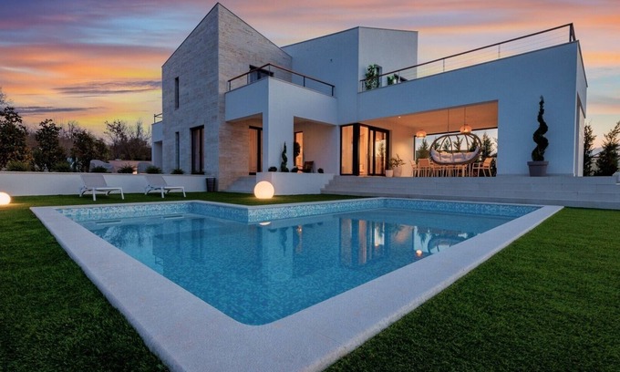 Malinska-Dubasnica Villa | Spectacular villa Casa Lei with swimming pool and jacuzzi