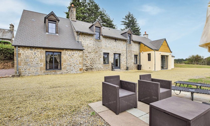 Le Gast House | Spend a dream vacation in a spacious and modern property in Le Gast.