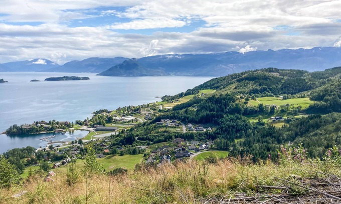 Kvam Apartment | Spend an active and at the same time romantic vacation with a view of the Hardangerfjord.