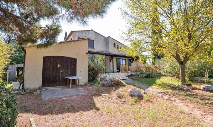 Beauvoisin House | Spend your family vacation in this functional vacation home with pop-up pool, near Nîmes and the Cam