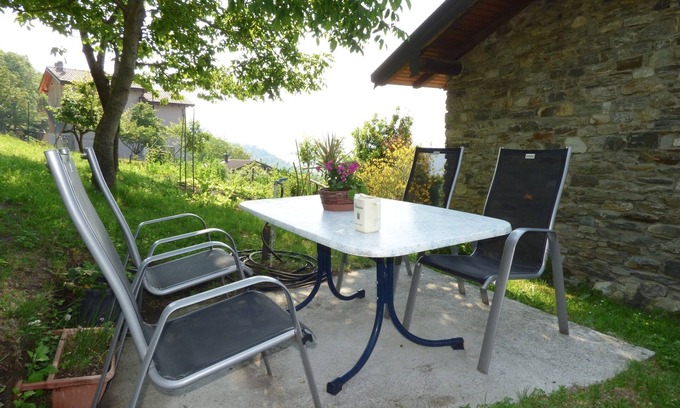 Bugiallo House | splendid mountain house with large garden, breathtaking lake view
