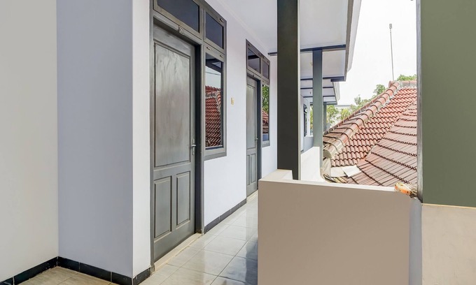 Malang Hotel | SPOT ON 90797 Sukun Syariah Homestay
