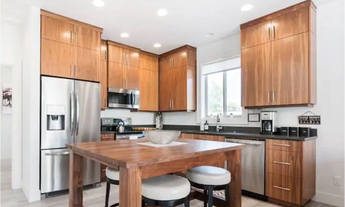 Mississippi District House | Spotless Modern Steps from the Best Shops and Restaurants.