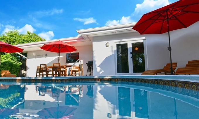 Oakland Park Apartment | Spring Break | 4 Bed Apartment | Private Pool | Beach 4min