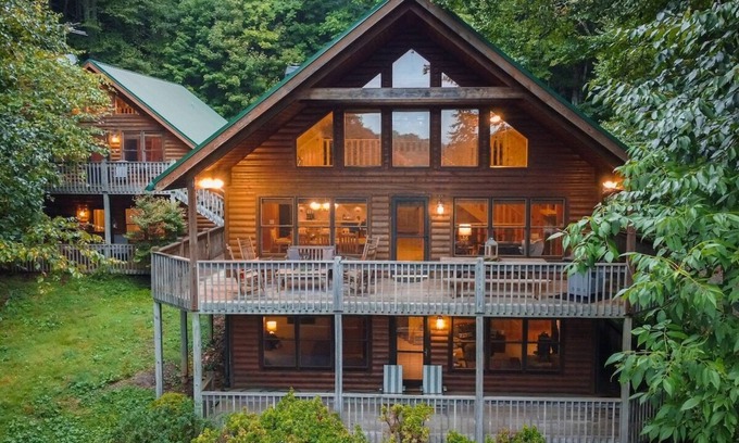 Wolf Laurel House | Spring Brook Mountain Retreat + Hot Tub +Sauna+ Fire Pit