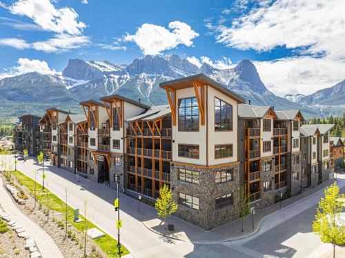 Canmore Apartment | Spring Creek Luxury King One Bedroom at White Spruce Lodge