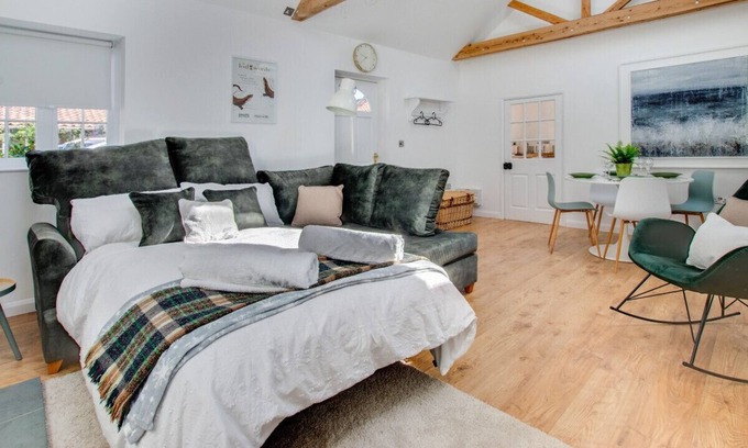Martlesham Heath House | Spring House Studio - One Bedroom House, Sleeps 2