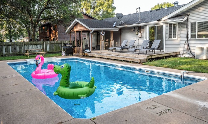 Spring Lake Park House | Spring Lake Paradise Pool Home