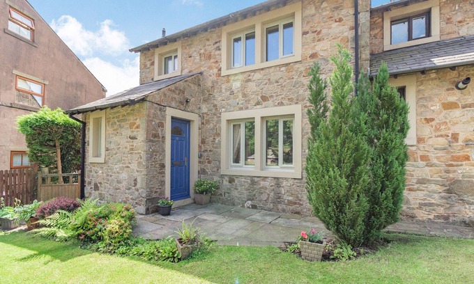 Chipping Cottage | SPRINGFIELD COTTAGE, pet friendly, with open fire in Chipping