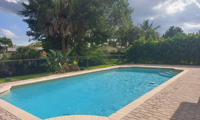 Coral Springs House | Springs Hideaway