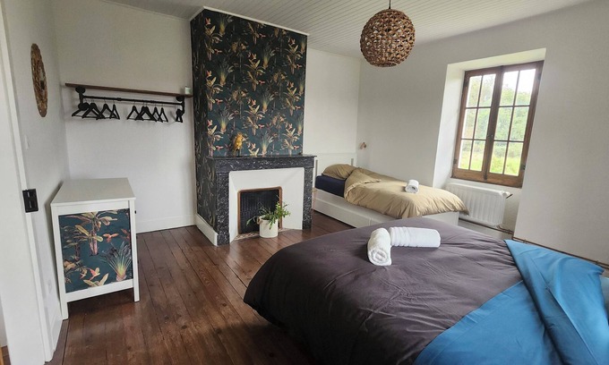 Viozan House | Square farmhouse sleeps 12 with swimming pool