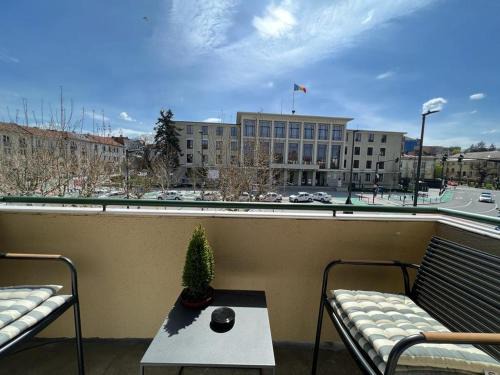 Old Town Apartment | Square View