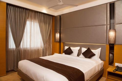 Aranthangi Hotel | Sri Aadhish Grand Hotel