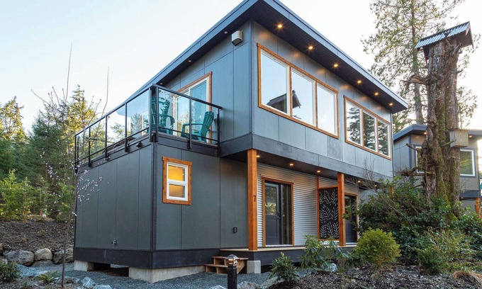 Ucluelet Cabin | SS#7-Longboarder-Steps to beach, pet friendly, inlet front!