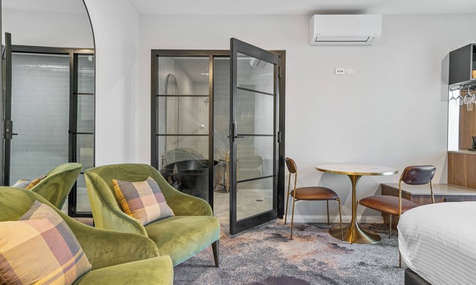 Wagga Wagga Hotel | St Hugh Hotel Wagga Wagga