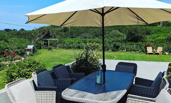 St Ives House | St Ives Countryside Holiday Home Hottub + Games Room