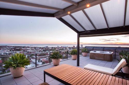 St Kilda Apartment | St Kilda Penthouse. Views. Spa.