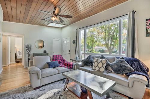 Highland House | St Paul Abode with Deck about 6 Mi to Minneapolis!