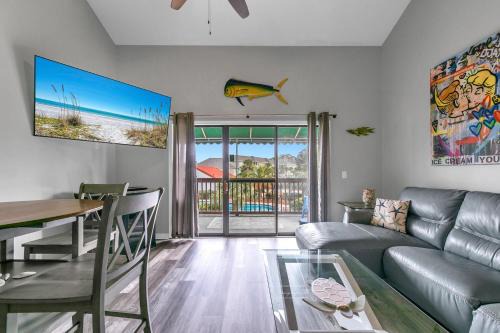 Gulf Lagoon Beach House | St Thomas Square Villa 414