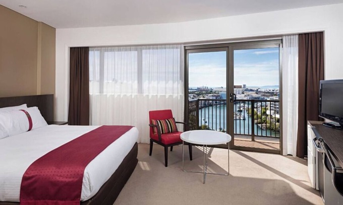 Townsville Hotel | Standard King Room Townsville CBD