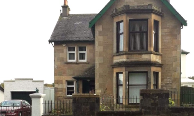 Barrhead House | Standard single room with Shared bathroom