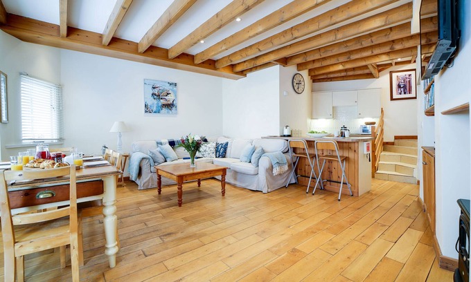 Port Isaac Cottage | Stanley House used as Doc Martin's nail bar, sleeps 6+dogs