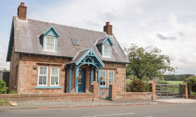 Annan Cottage | STAPLETON TOLL, pet friendly, luxury holiday cottage in Annan