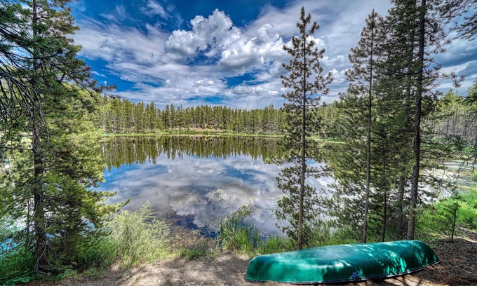 Leadville Cabin | Star of the West - 5 MINUTES to Ski Cooper! Modern cabin on Lake!